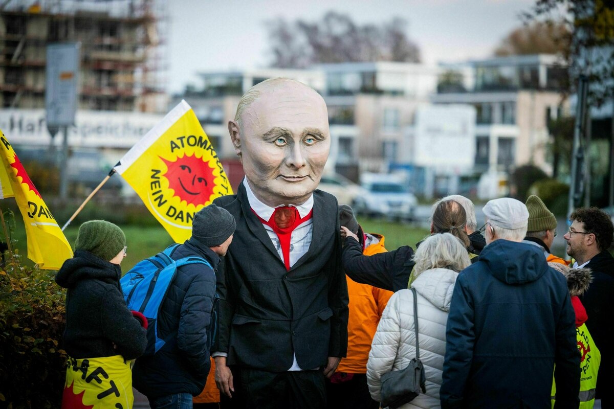Протест проти співпраці з «Росатомом» і планів розширення заводу паливних елементів у Лінгені, Німеччина.